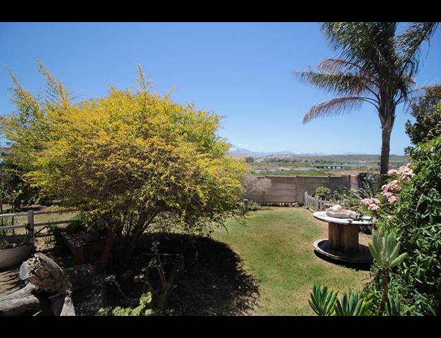 4 BEDROOM HOUSE FOR SALE IN HARTENBOS HEUWELS
